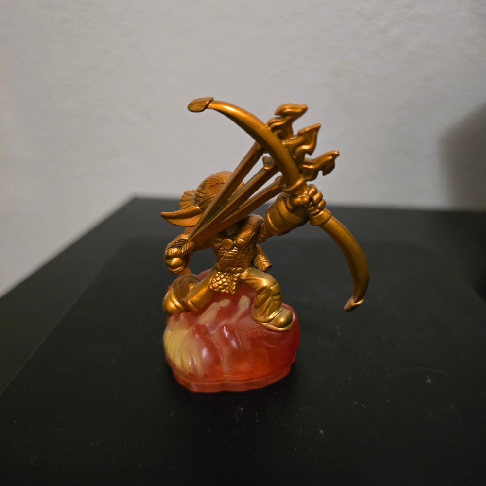 Skylanders Giants Golden Flameslinger